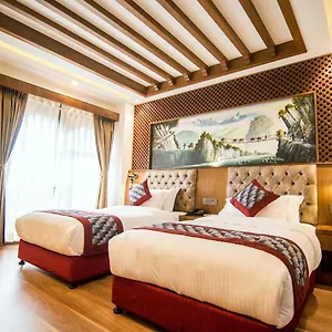 Everest Boutique Отель